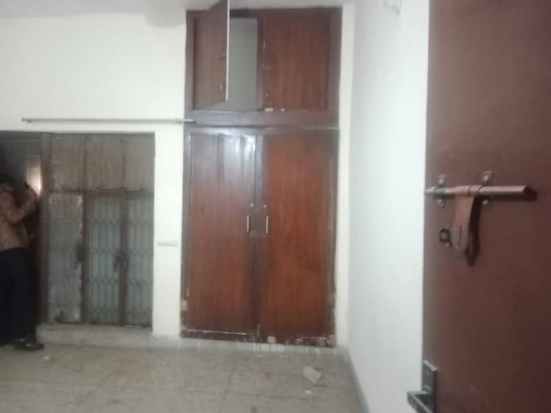 Buy A Centrally Located 10 Marla House In Allama Iqbal Town 11