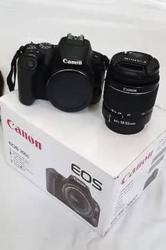 Canon 200d with 18-55mm III lens like new