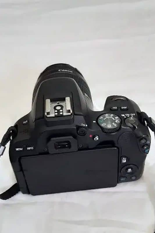 Canon 200d with 18-55mm III lens like new 2