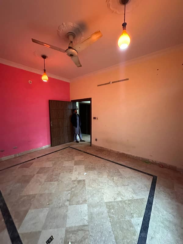 Portion for rent location ayub colony 2bed tv lounge drawing room 3bath kichan car parking space available bijli gas miters separate tanks seprat pani boring 2