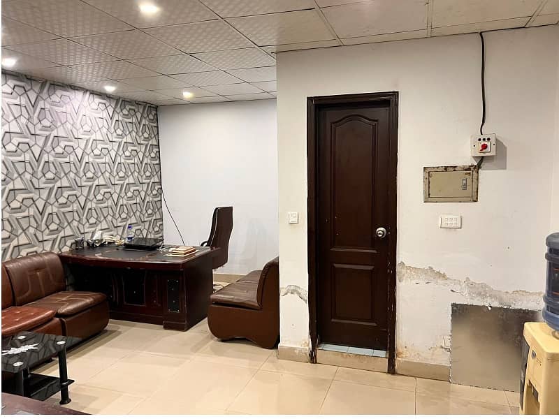 Area 330 SqFt Office For Sale Monthly Rental income 35000 in Main Boulevard Gulberg 3 Lahore 7