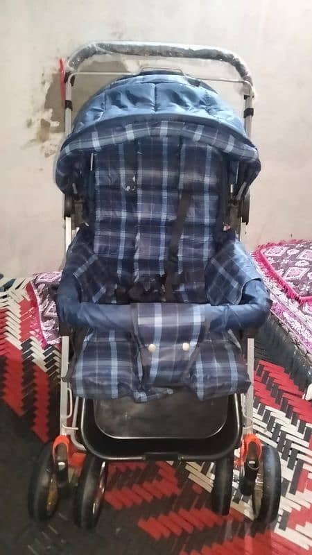 BABY PRAM BRAND NEW UN USED 3