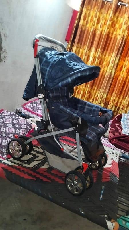 BABY PRAM BRAND NEW UN USED 4