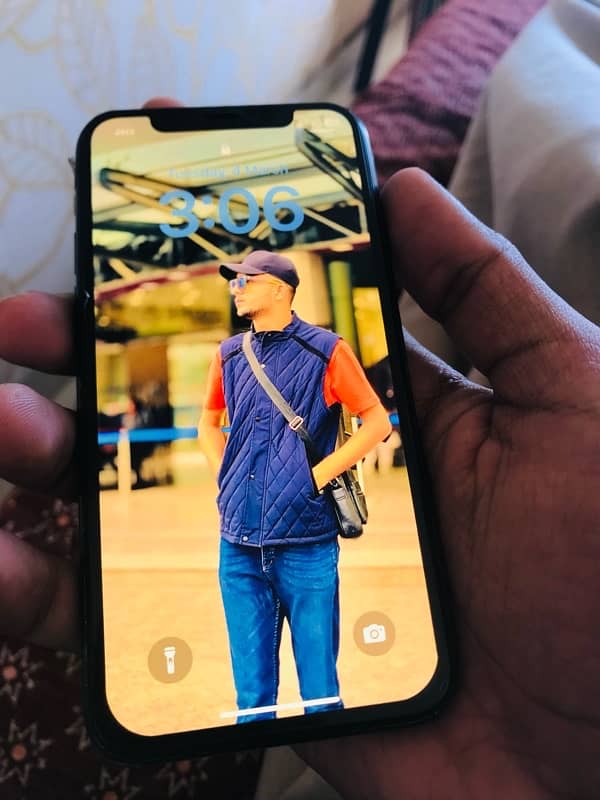 I phone 11 pro from Spain 256gb original sim working 3