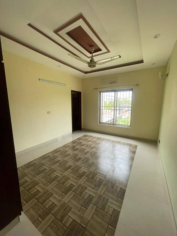 Nasheman Iqbal Phase 1 10 Marla House For Sale Like Brand New 25/90 10