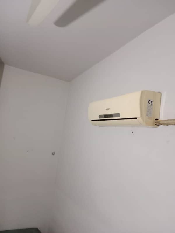 1 AND 2BEDS FURNISHED FLAT ROOM FOR RENT IN ALLAMA IQBAL TOWN 24