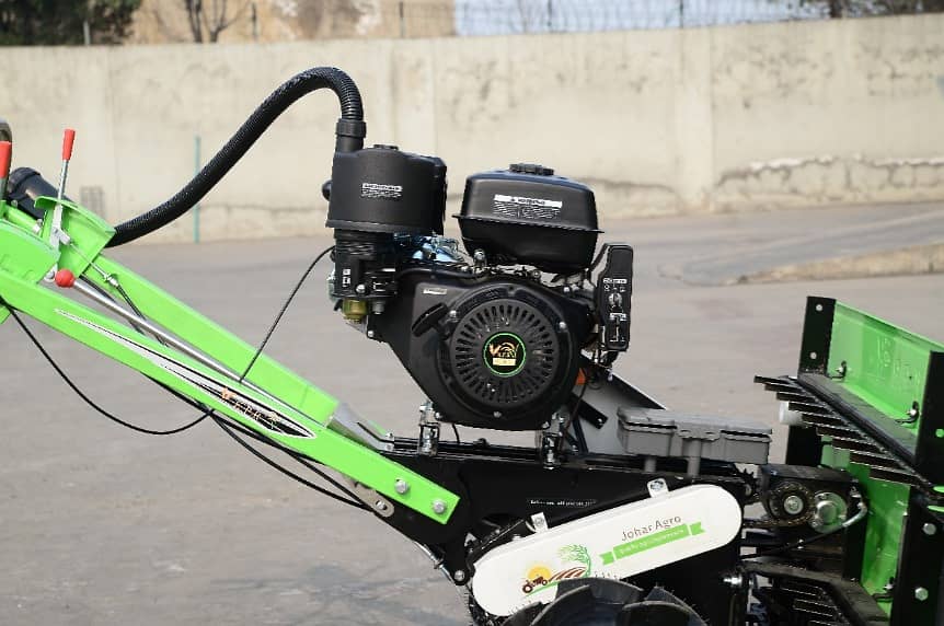 Harvester / Wheat reaper machine / Self Propelled Reaper / Reaper 3