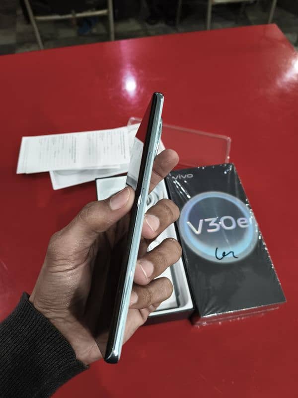 Vivo v30e 8gb 256gb Complete Box 4