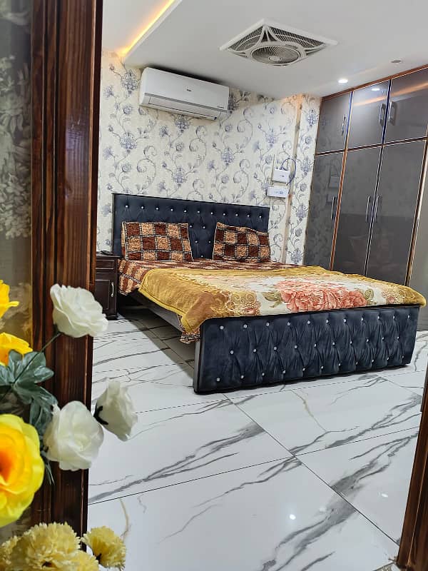 ONE BED LUXERY FURNISHED APARTMENT FOR RENT IN QUAID BLOCK BAHRIA TOWN LAHORE 1