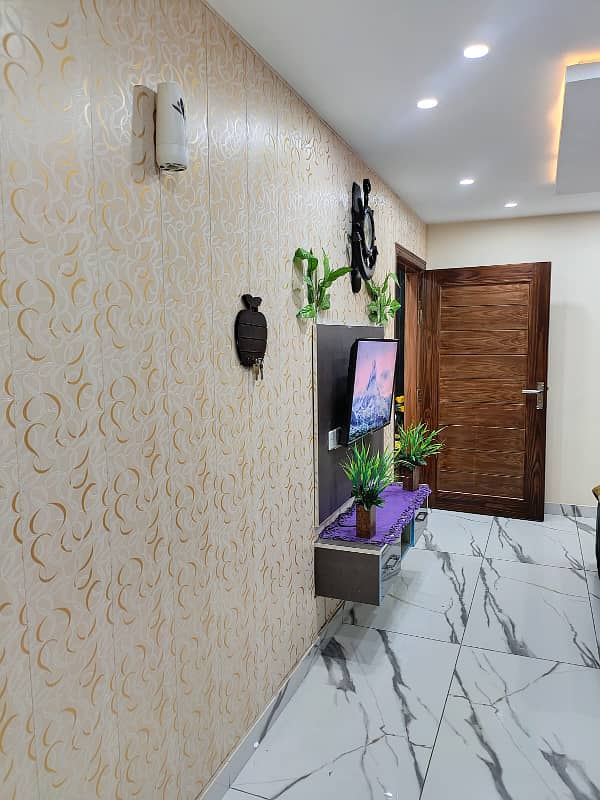 ONE BED LUXERY FURNISHED APARTMENT FOR RENT IN QUAID BLOCK BAHRIA TOWN LAHORE 2