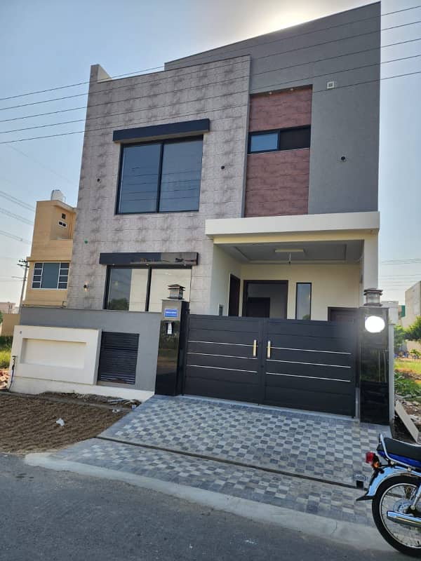 5 MARLA BRAND NEW HOUSE AVAILABLE FOR SALE 9