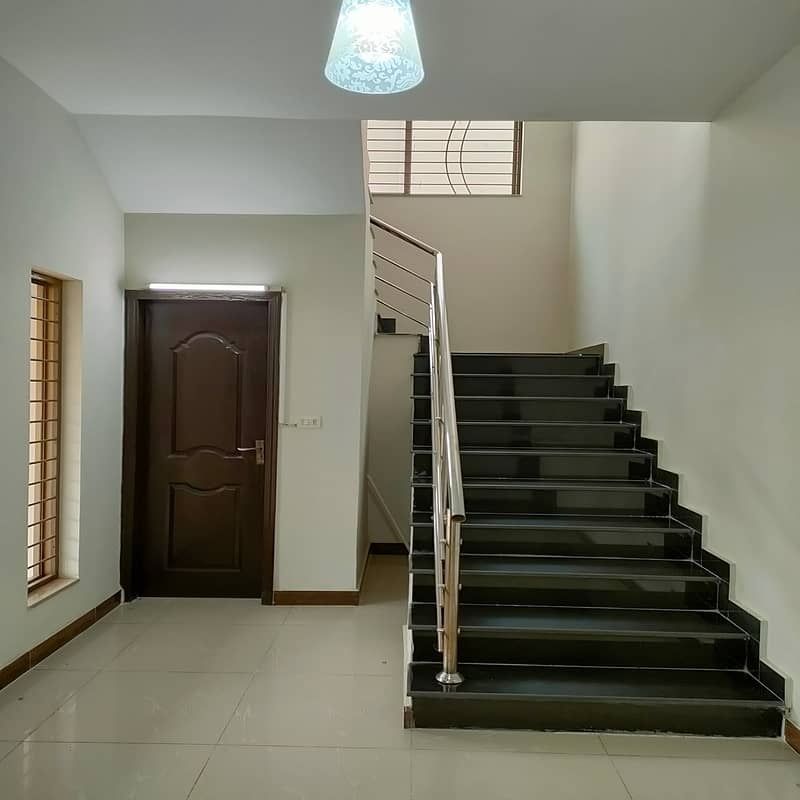 HOT LOCATION 17 Marla 4 Bed House For Sale In Askari 10 Lahore Cantt 7