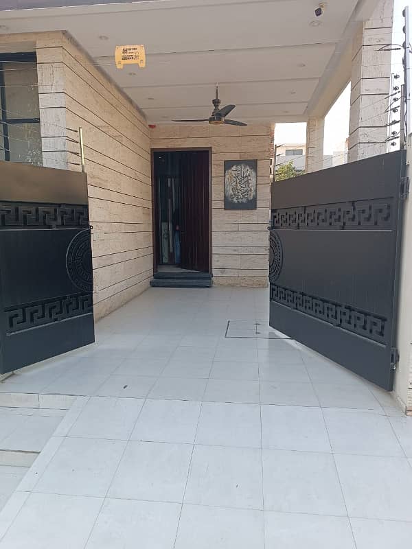 Stylish 5 Marla Fully Furnish House 4 Short Rentals!! Daily Rent 20K. 26