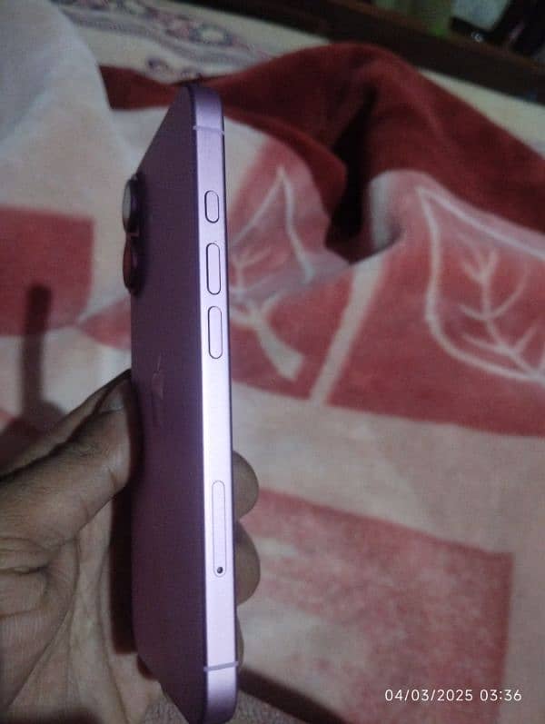 iPhone 16 pink 1