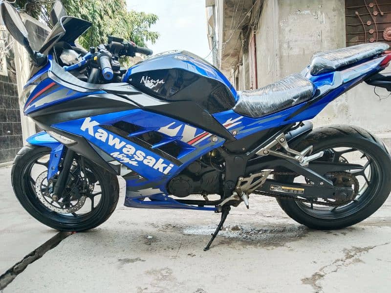 Kawasaki ninja Modle 19 Lahore num 6