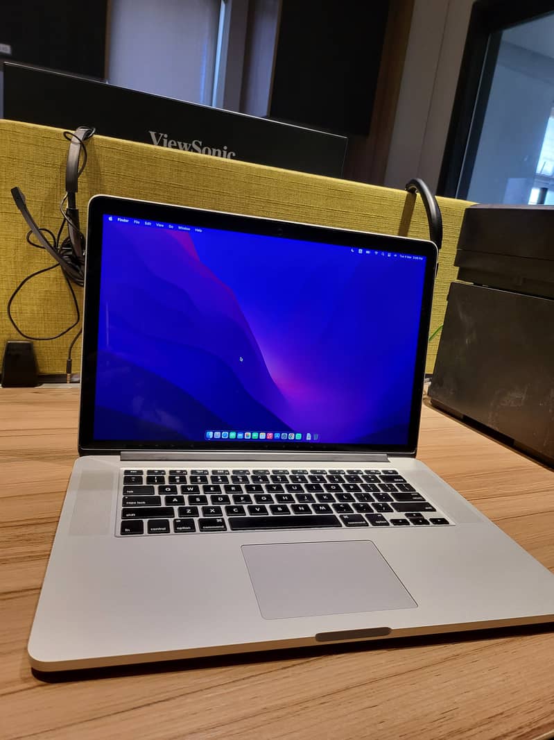 MacBook Pro Mid 2015 i7 16 GB DDR3 Ram, 512 SSD Beast For Designers 2