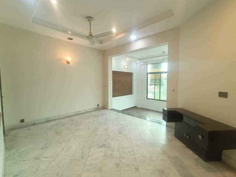 Upper Portion Available For Rent Dha Phase 6 Separate Entrance Original pics 0