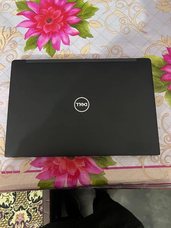 Dell latitude 7390 model core i7 8gen 16GB ram 256irternal 0