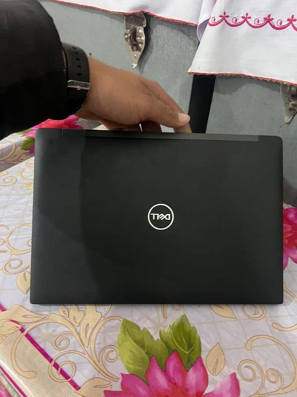 Dell latitude 7390 model core i7 8gen 16GB ram 256irternal 1