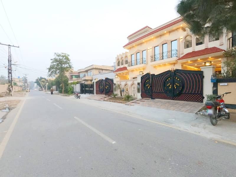 10M SPANISH HOUSE,AT SUPPER HOT LOCATION IN JOHAR TOWN FOR SALE 0