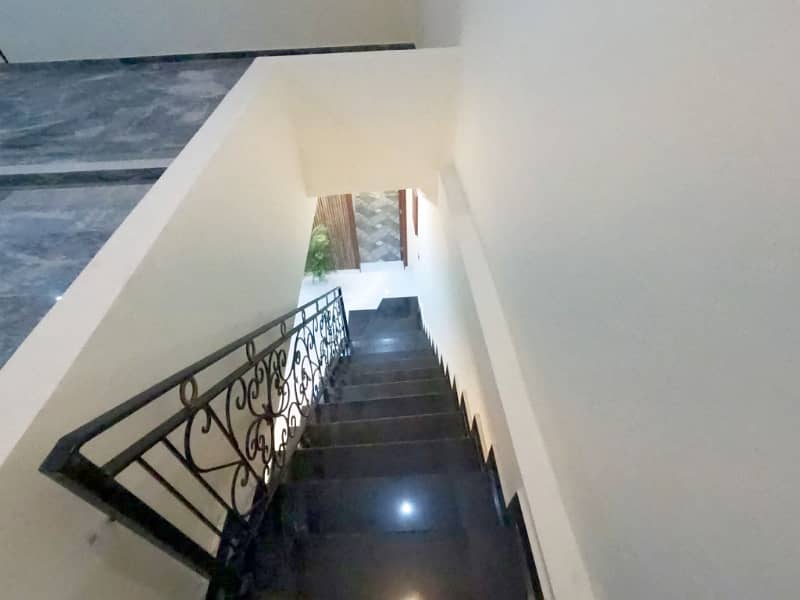 10M SPANISH HOUSE,AT SUPPER HOT LOCATION IN JOHAR TOWN FOR SALE 37