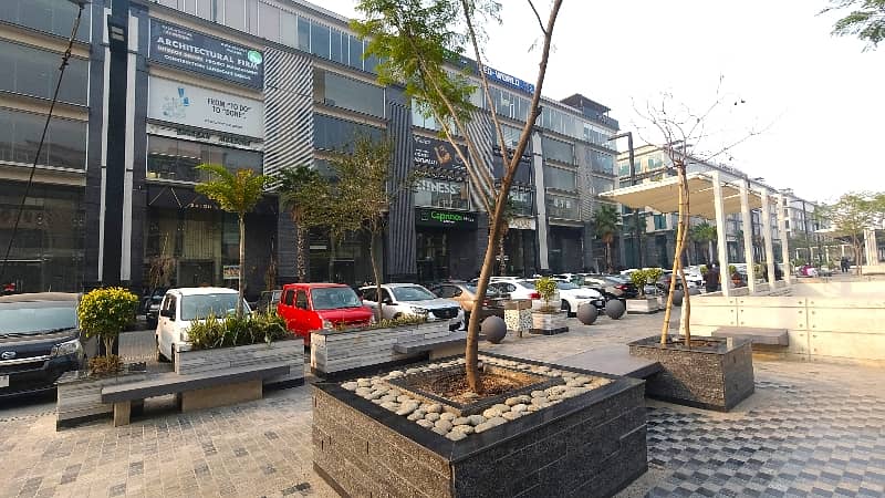 8 Marla DHA-RAYA COMMERCIAL 4TH FLOOR AVAILABLE FOR RENT 20