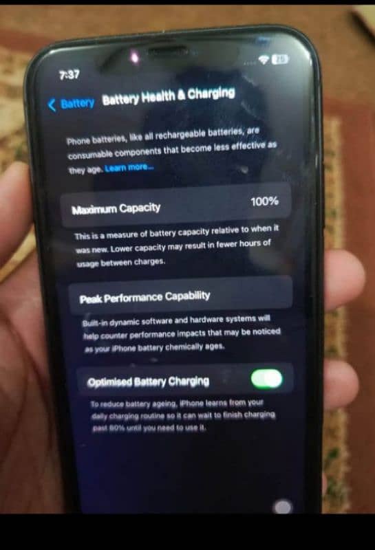 Iphone 11 64 GB battery health 100 water pack 2