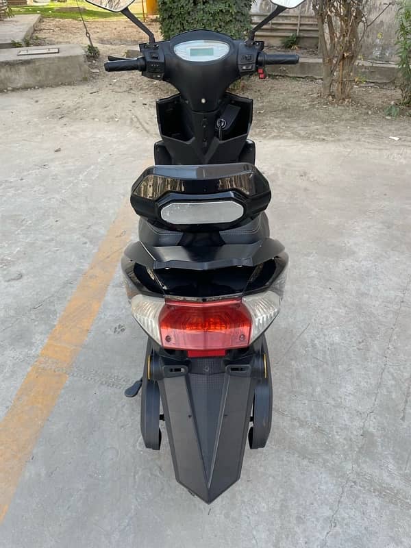 yj future scooty electric 1