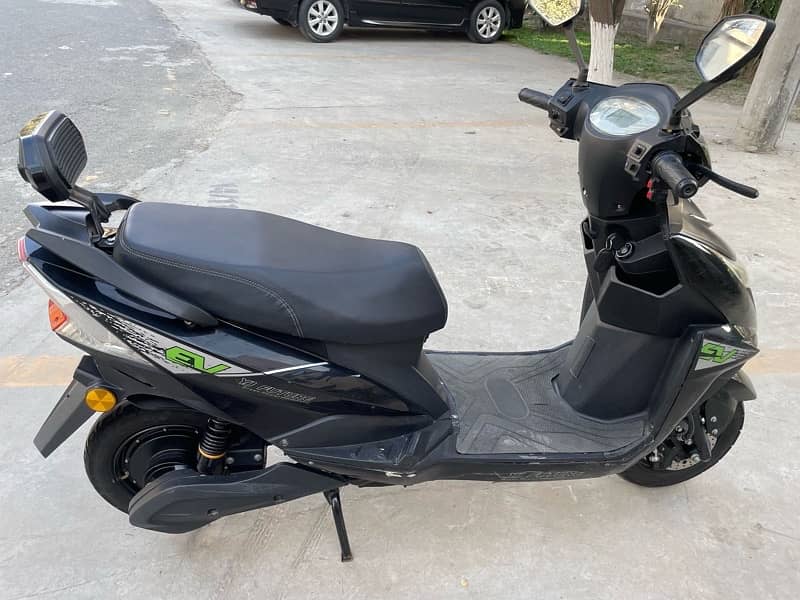 yj future scooty electric 2