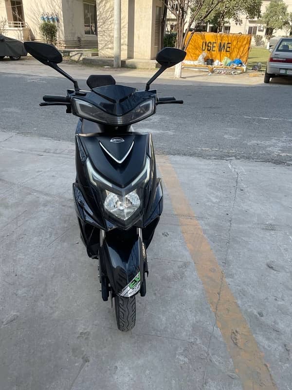 yj future scooty electric 3