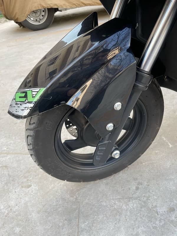 yj future scooty electric 11