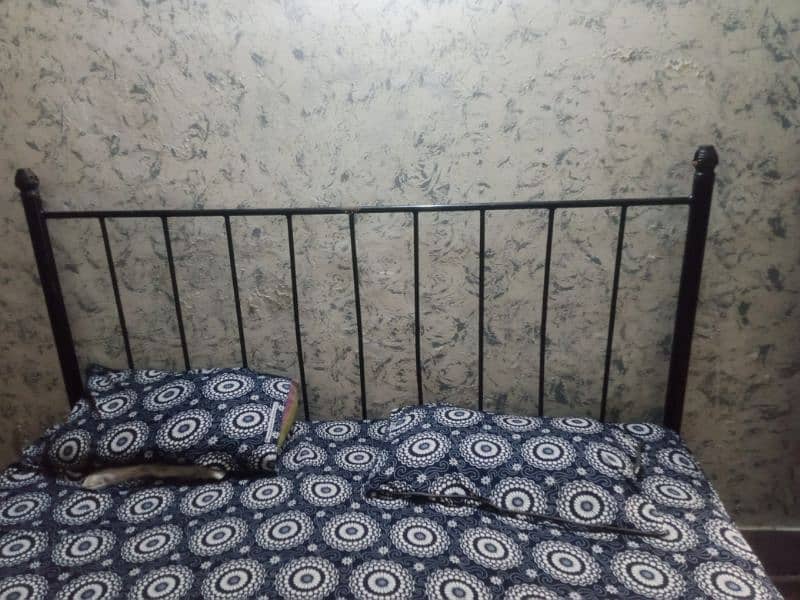 iron double bed + matress 6 inch 2 year used 0