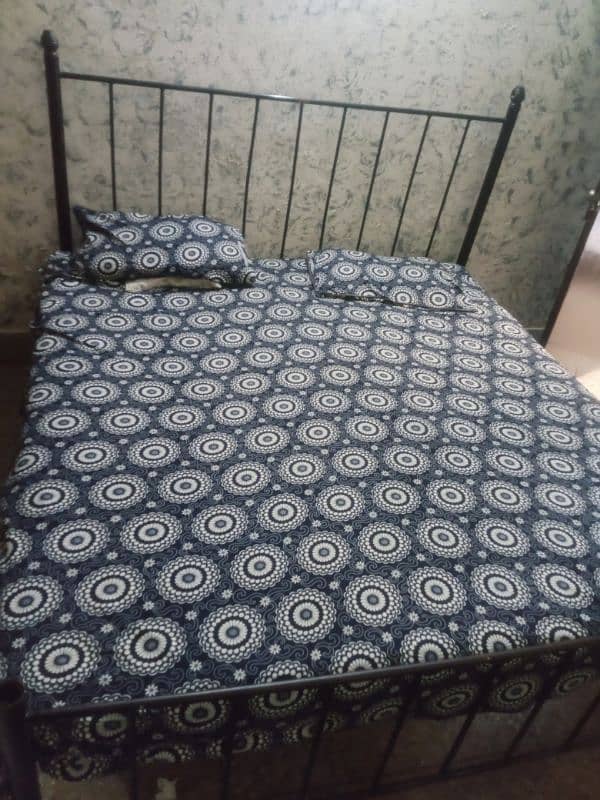 iron double bed + matress 6 inch 2 year used 3