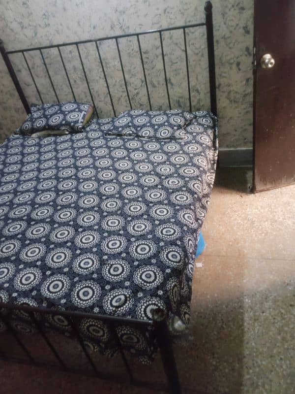 iron double bed + matress 6 inch 2 year used 4