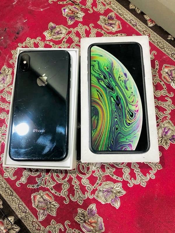 iPhone XS for sale with full box and original charger 0