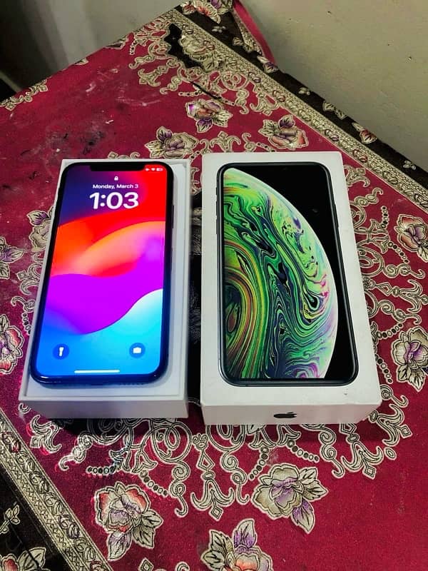 iPhone XS for sale with full box and original charger 4