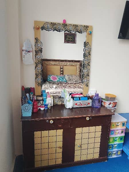 Wooden bed and dressing table 1