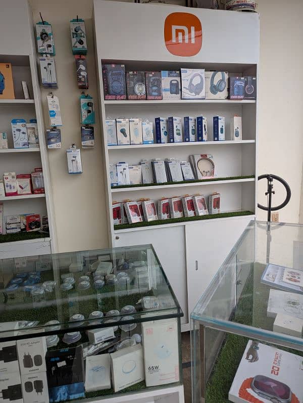 cellphone shop setup 3