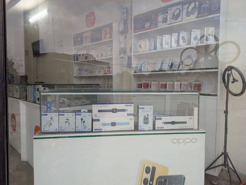 cellphone shop setup 9