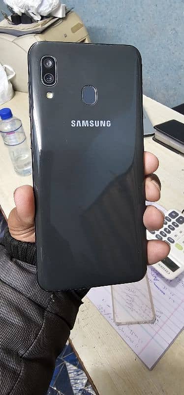 Samsung A30, Super emoled, 4gb, 64gb 1