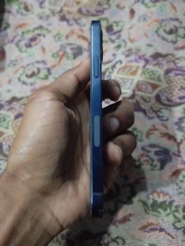 I phone 12 64gb urgent sale koi masla ni ha all ok ha 2