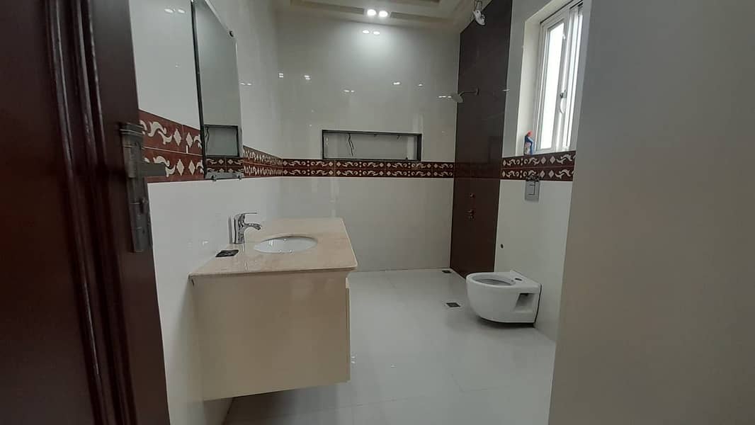 20Marla upper Portion For Rent in Wapda Town phase2 4