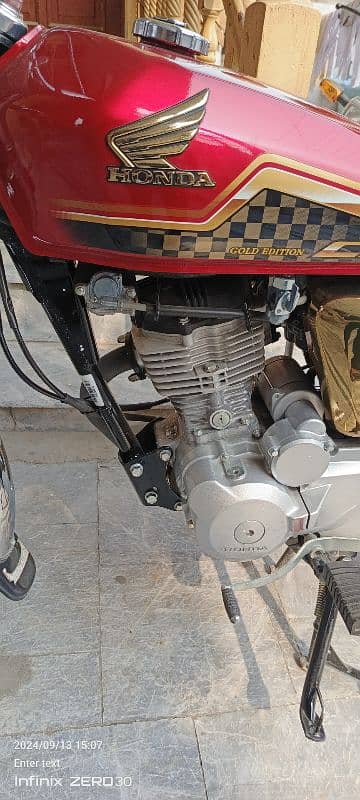 Honda CG 125 Gold Edition 4