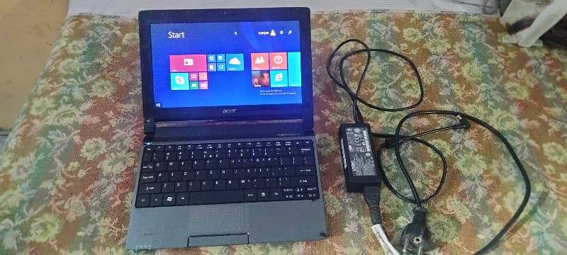 2gb/256gb Accer laptop mini 0