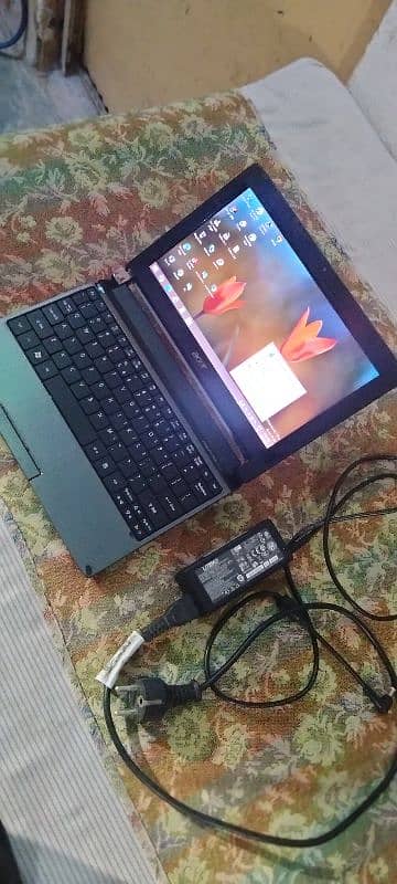 2gb/256gb Accer laptop mini 10