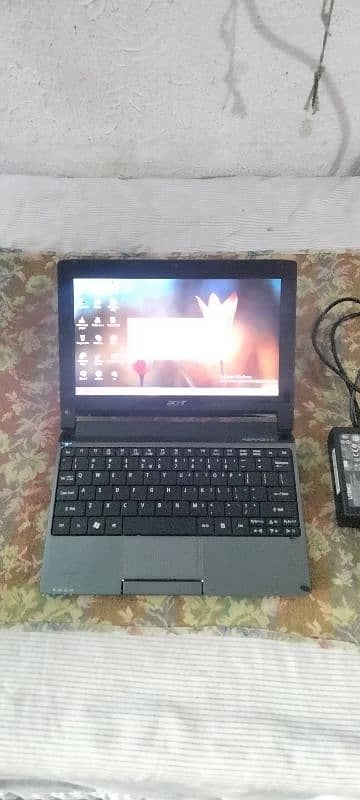 2gb/256gb Accer laptop mini 12