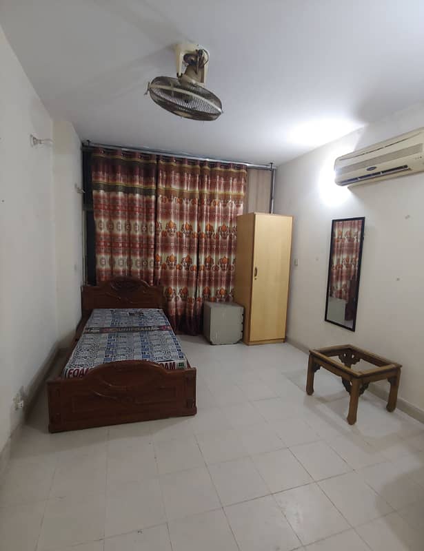 Idol furnished apartment male/ female 1