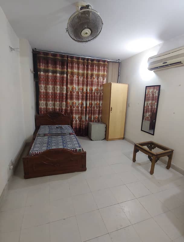 Idol furnished apartment male/ female 3