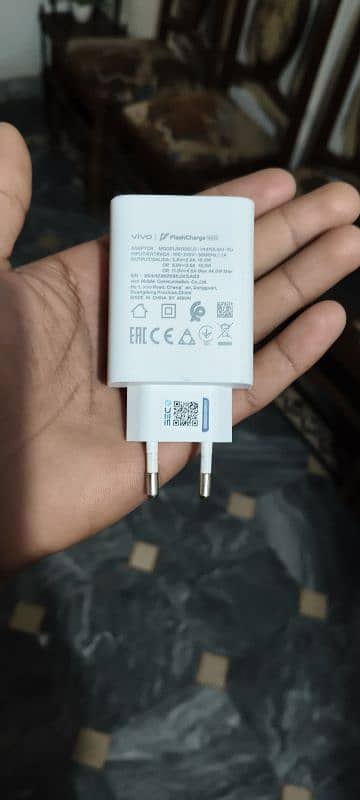 Vivo orignal charger. 4