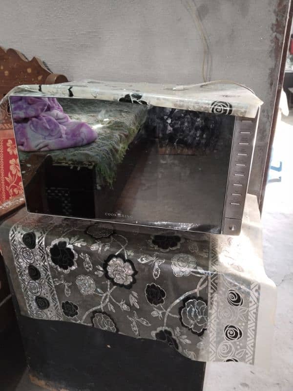 Microwave oven with Grill 0